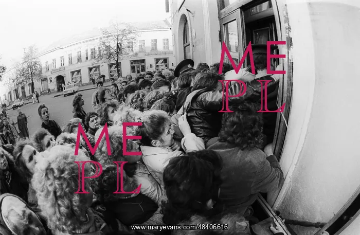 : Queue in shoe shop in Yaroslavl, 1990 : Queue in shoe shop in Yaroslavl, 1990