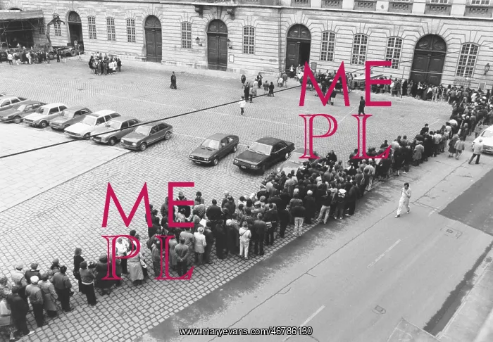  : Queue at Spanish Riding School