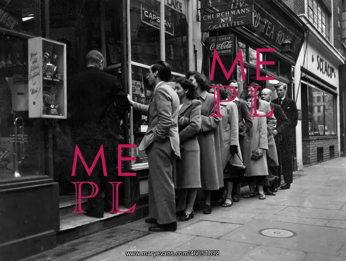 : Queue for a tobacconists, London 1940s : Queue for a tobacconists, London 1940s