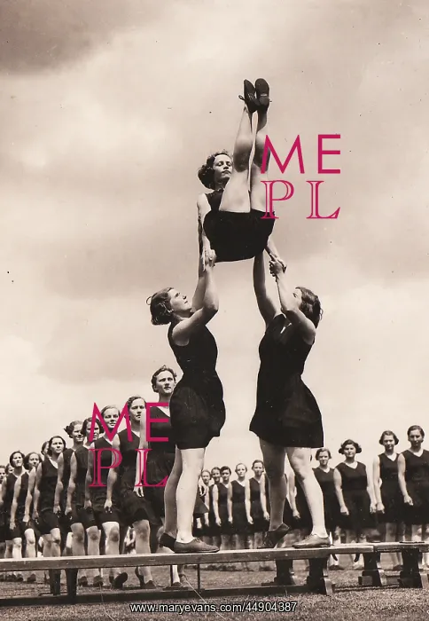 : Queue waits to perform assisted jump : Queue waits to perform assisted jump