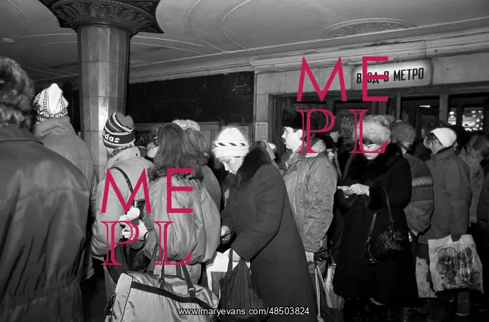 : Queues in Moscow Metro, 1992 : Queues in Moscow Metro, 1992
