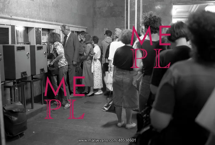 : Queues in Moscow Metro, 1992 : Queues in Moscow Metro, 1992