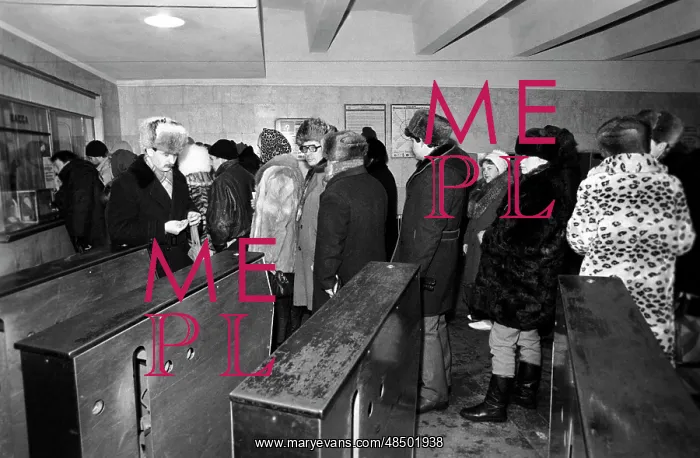: Queues in Moscow Metro, 1995 : Queues in Moscow Metro, 1995