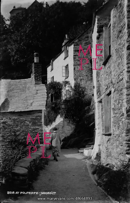: A Quiet Walk in Polperro : A Quiet Walk in Polperro