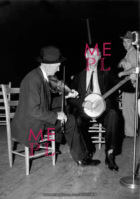 : R. J. Boyd, playing fiddle, and Millard ? : R. J. Boyd, playing fiddle, and Millard ?
