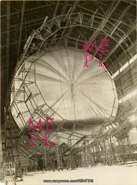: The R101 airship during construction : The R101 airship during construction