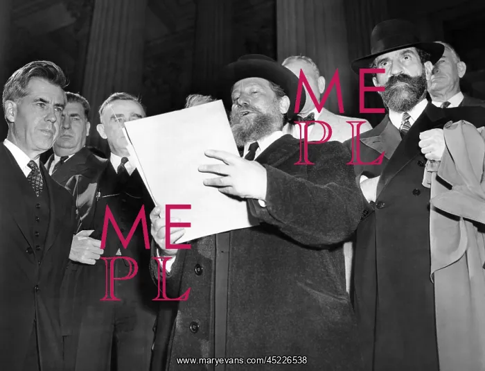 : Rabbi Eliezer Silver reads a petition challenging ? : Rabbi Eliezer Silver reads a petition challenging ?