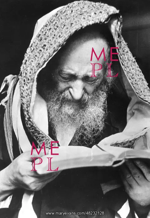 : Rabbi reading in the Warsaw Ghetto, 1941 : Rabbi reading in the Warsaw Ghetto, 1941