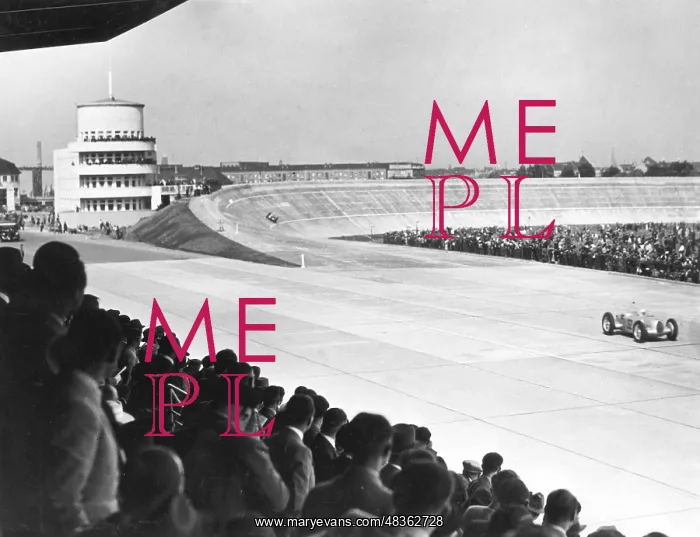 : Race on the Avus in Berlin, 1937 : Race on the Avus in Berlin, 1937