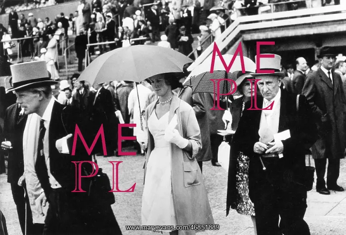 : RACE-GOERS AT ASCOT 1963 : RACE-GOERS AT ASCOT 1963