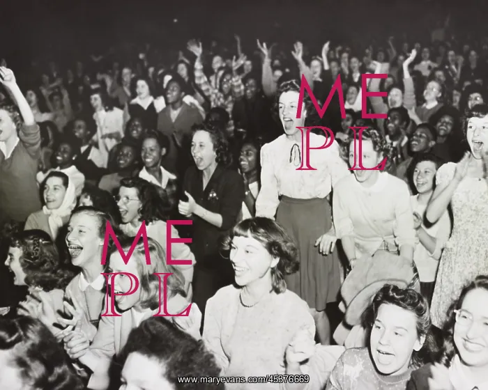 : Racially integrated audience listens as singer : Racially integrated audience listens as singer