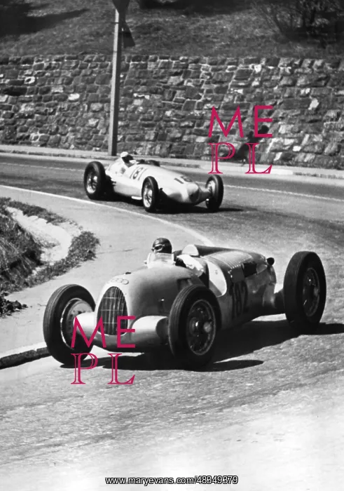 : Racing training, 1939 : Racing training, 1939