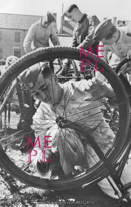: RAD members are cleaning their bicycles, 1943 : RAD members are cleaning their bicycles, 1943