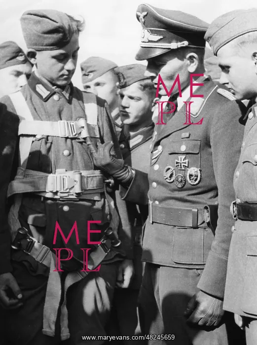 : RAD men are trained to use a parachute, 1943 : RAD men are trained to use a parachute, 1943
