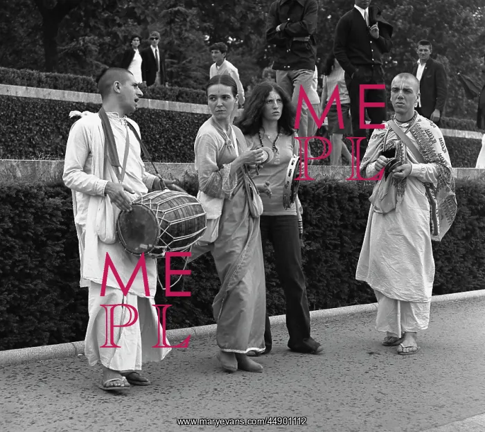 : Radha Krishna sect members on a Paris street : Radha Krishna sect members on a Paris street