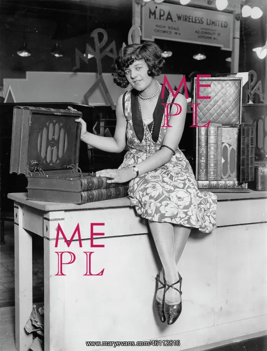 : A radio apparatus in the form of a : A radio apparatus in the form of a