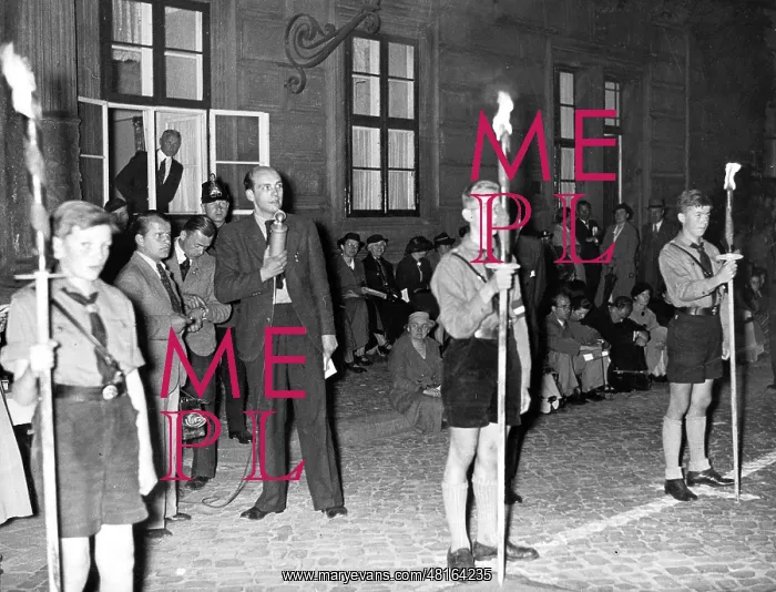 : Radio broadcast of a concert : Radio broadcast of a concert