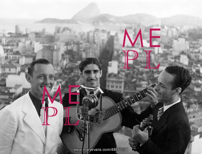 : RADIO RIO. Senor Bittencourt, the announcer of the radio station of Rio de Janeiro : RADIO RIO. Senor Bittencourt, the announcer of the radio station of Rio de Janeiro