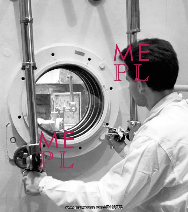 : Radioactive - reserach - remote control - mechanical arm : Radioactive - reserach - remote control - mechanical arm