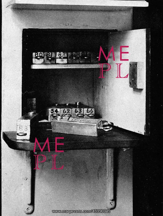 : A radium safe : A radium safe