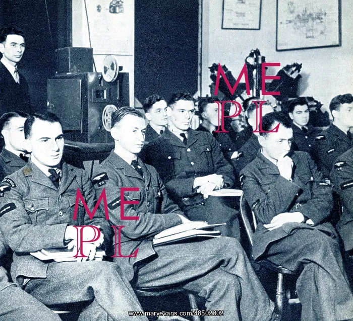 : RAF cadets watching an instructional film, WW2 : RAF cadets watching an instructional film, WW2