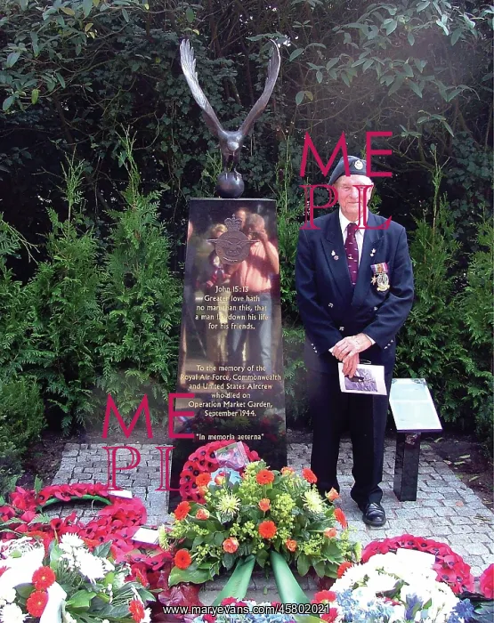 : The RAF Crew Memorial, Hartenstein Museum Grounds : The RAF Crew Memorial, Hartenstein Museum Grounds