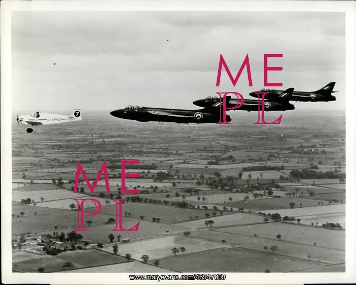 : RAF Hawker Hunters in flight : RAF Hawker Hunters in flight