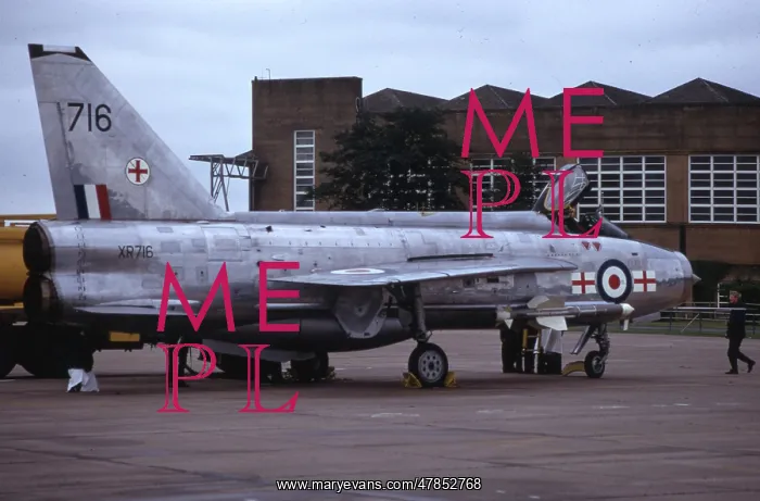  : RAF Lightning F.3 - XR716