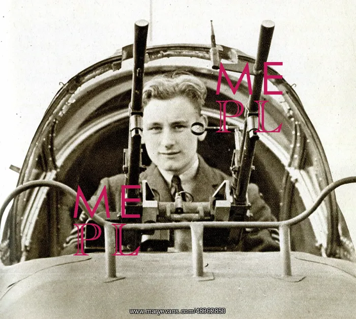 : RAF Sergeant John Hannah VC in his gun cockpit, WW2 : RAF Sergeant John Hannah VC in his gun cockpit, WW2