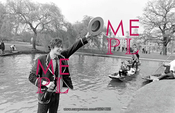 : Rag week stunt on the river, Cambridge University : Rag week stunt on the river, Cambridge University