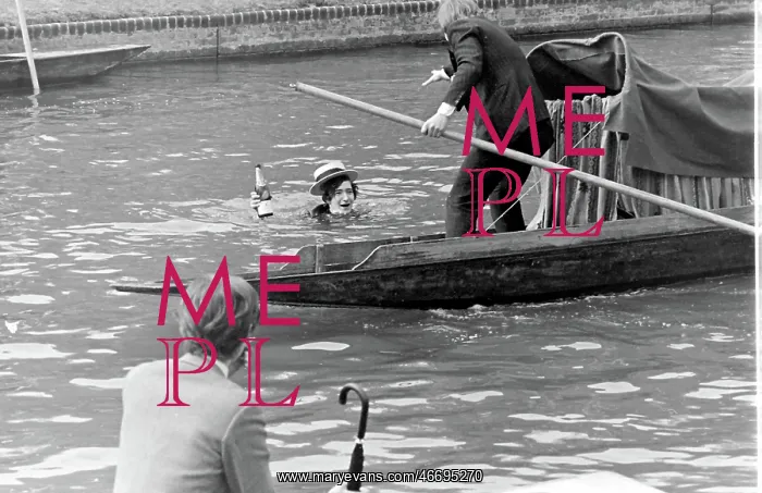 : Rag week stunt on the river, Cambridge University : Rag week stunt on the river, Cambridge University