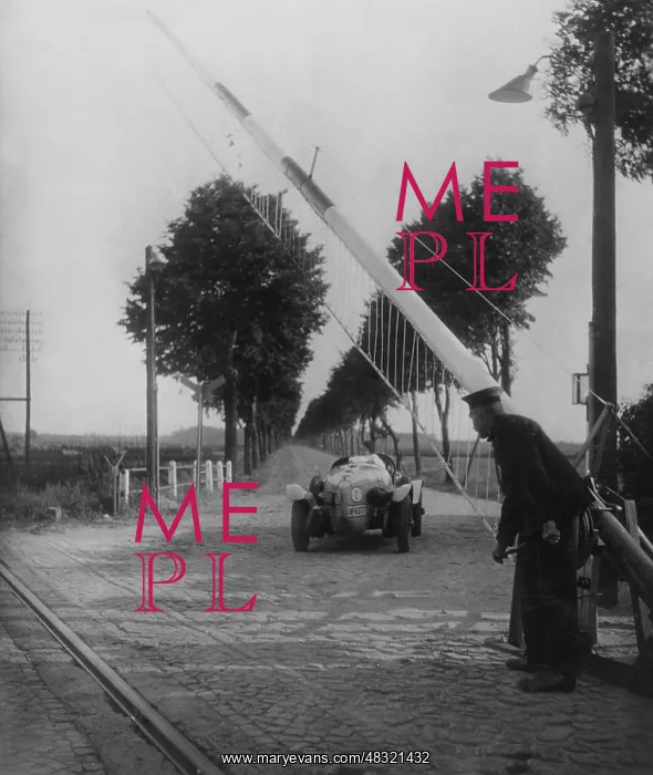 : Railroad crossing, 1930 : Railroad crossing, 1930