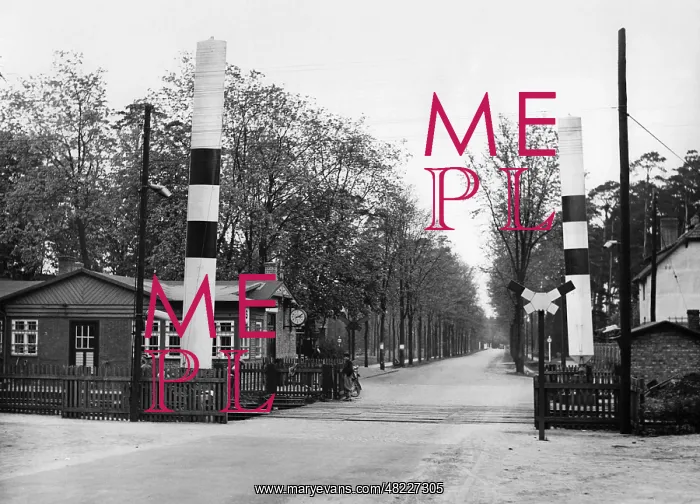 : Railroad crossing, 1937 : Railroad crossing, 1937