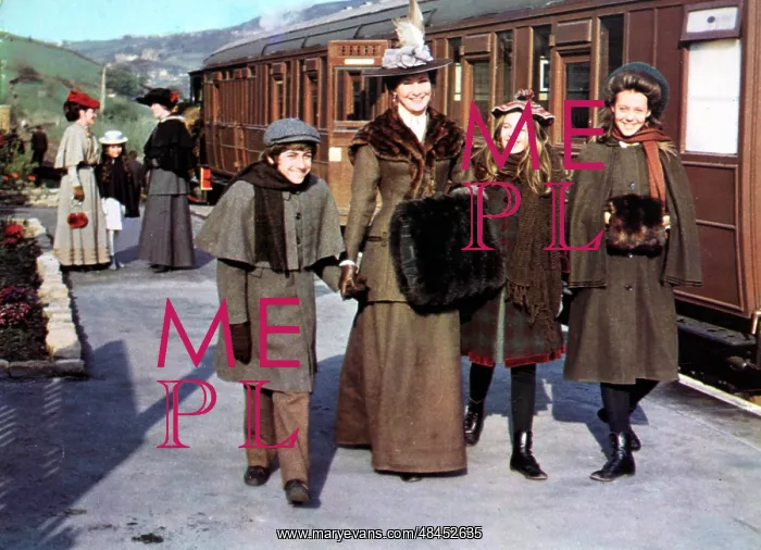 : THE RAILWAY CHILDREN : THE RAILWAY CHILDREN