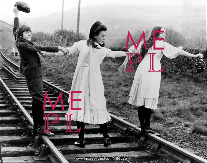 : The Railway Children : The Railway Children