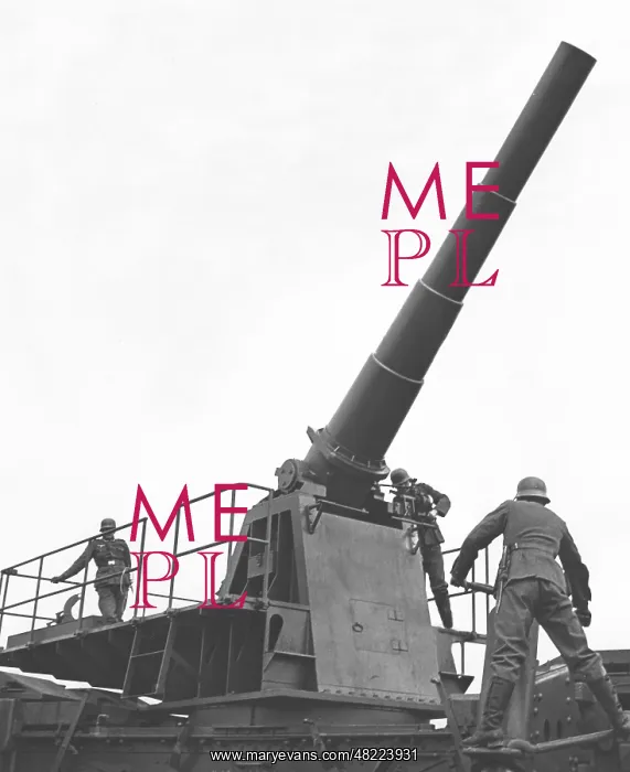 : Railway gun with soldiers : Railway gun with soldiers