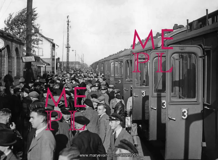 : Railway passengers of the 3rd class in Germany, 1935 : Railway passengers of the 3rd class in Germany, 1935