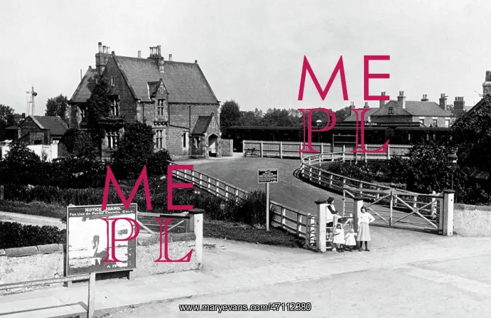  : Railway Station, Askern (children)