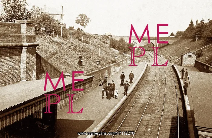  : Railway Station, Winchmore Hill