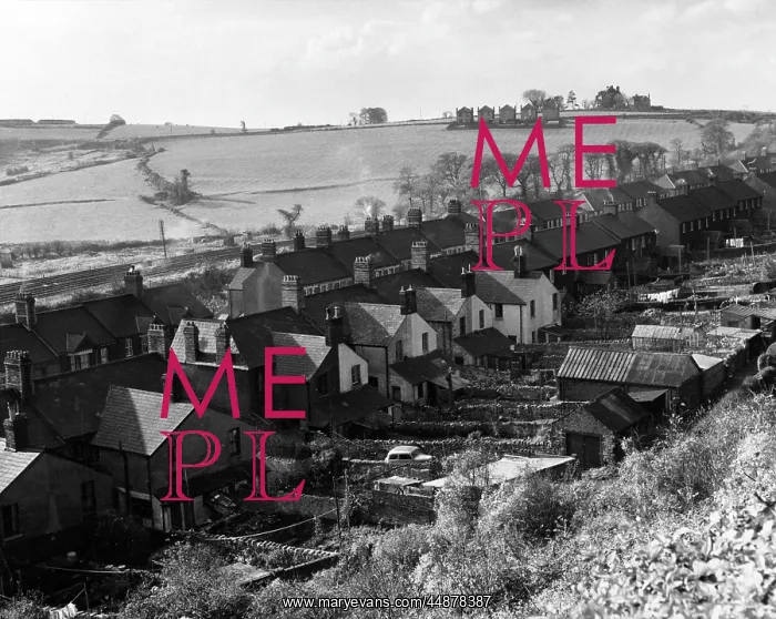 : RAILWAY TERRACES : RAILWAY TERRACES