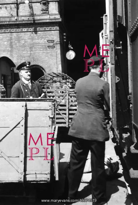 : railway, waggons, mail car, loading the mail : railway, waggons, mail car, loading the mail