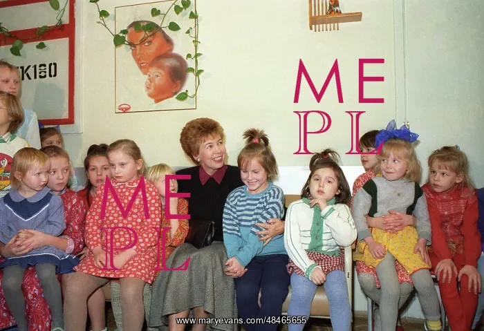 : Raisa Gorbacheva with young patients, 1989 : Raisa Gorbacheva with young patients, 1989