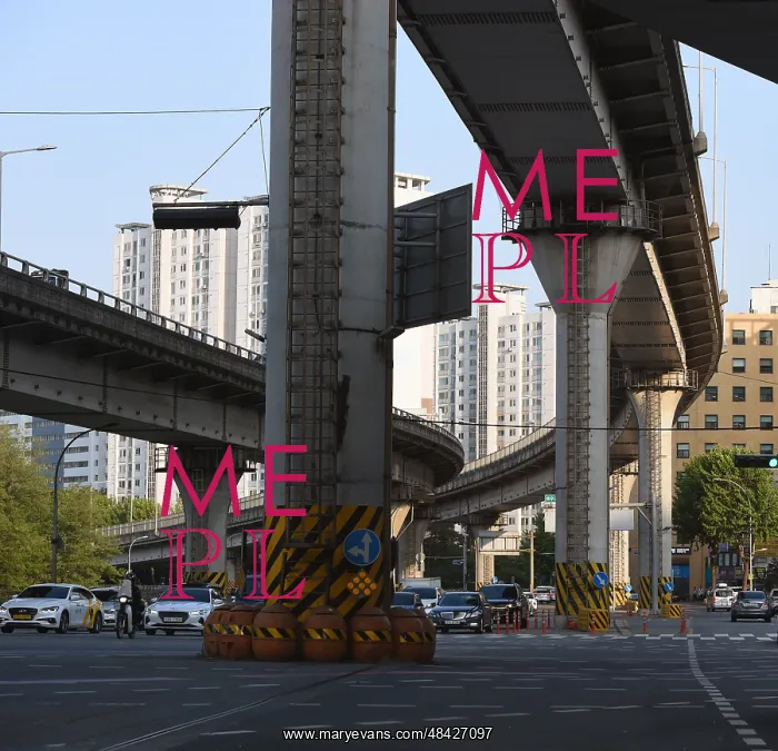 : Raised rail flyover through central Seoul, eases : Raised rail flyover through central Seoul, eases