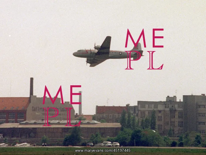: Raisin Bomber above the roofs of Berlin : Raisin Bomber above the roofs of Berlin