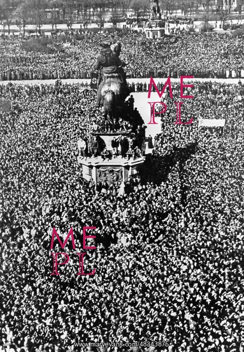: Rally on Heldenplatz, 1938 : Rally on Heldenplatz, 1938