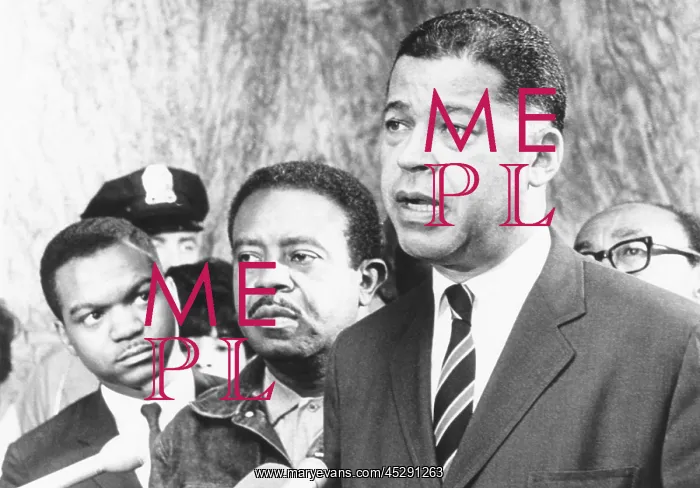 : Ralph Abernathy (center) with Sen. Edward Brooke : Ralph Abernathy (center) with Sen. Edward Brooke