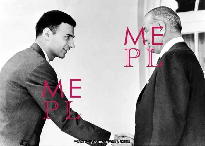 : Ralph Nader, shakes hands with President ? : Ralph Nader, shakes hands with President ?