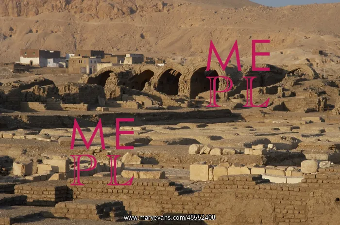 : Ramesseum. Temple area designed to barns or warehouses. Luxo : Ramesseum. Temple area designed to barns or warehouses. Luxo