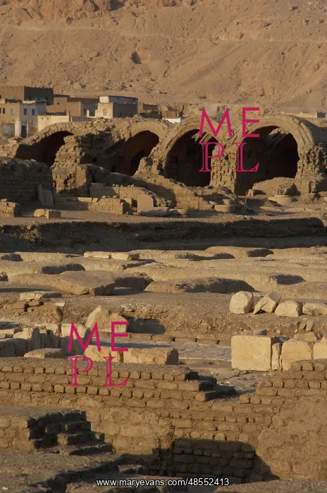 : Ramesseum. Temple area designed to barns or warehouses. Luxo : Ramesseum. Temple area designed to barns or warehouses. Luxo
