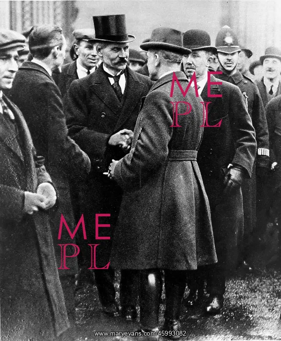 : Ramsay MacDonald leaving Buckingham Palace, 1924 : Ramsay MacDonald leaving Buckingham Palace, 1924